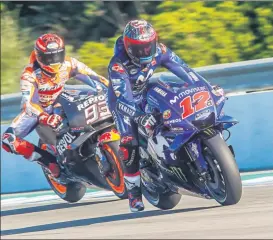  ?? FOTO: C. JEREZ ?? Viñales (4º), por delante de Márquez (5º) en la despedida de la temporada