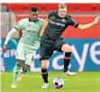  ?? FOTO: AP ?? Duell um Europa: Breel Embolo (l.) und Sven Bender.