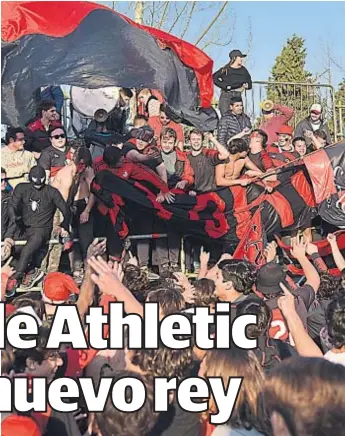  ?? (FACUNDO LUQUE) ?? Festejo II. Los de Athletic no se quedaron atrás con la celebració­n.