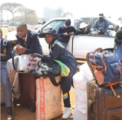  ?? ?? Learners journey back to boarding school