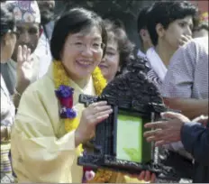  ?? BINOD JOSHI — THE ASSOCIATED PRESS FILE ?? In this file photo, Junko Tabei, the first woman to summit Mount Everest in 1975, receives a gift from a Kathmandu city official during ceremonies in Kathmandu, Nepal. Tabei, who died Thursday at 77, devoted her adult life to scaling peaks, climbing...
