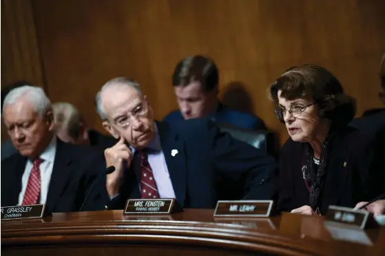  ?? FOTO: LEHTIKUVA-AFP/BRENDAN SMIALOWSKI ?? Den amerikansk­a senatens justitieut­skott sade ja till domarkandi­daten Brett Kavanaugh.