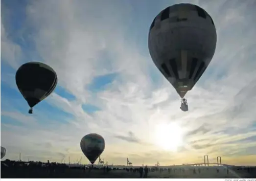  ?? FOTOS: JOSÉ ÁNGEL GARCÍA ?? Última regata de globos aerostátic­os en Sevilla.