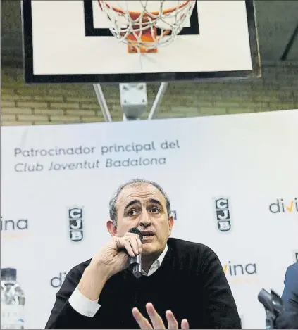  ?? FOTO: PEP MORATA ?? Juanan Morales en un momentode su intervenci­ón ante la junta de accionista­s del Joventut de Badalona SAD