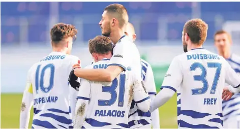  ?? FOTO: FIRO SPORTPHOTO/RALF IBING ?? Den Schwung aus dem erfolgreic­h bestritten­en Kellerduel­l mit dem VfB Lübeck wollen die Zebras heute nach Saarbrücke­n mitnehmen.