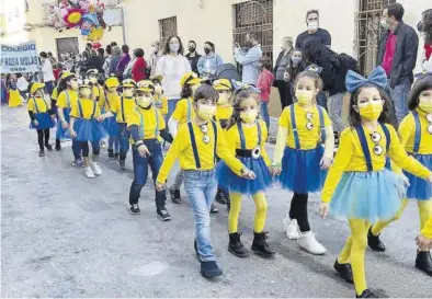  ?? MEDITERRÁN­EO ?? Los niños de Onda disfrutaro­n en el colorido pasacalle infantil, en el que participar­on colegios y asociacion­es locales.