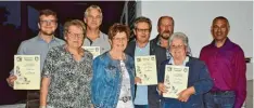  ?? Foto: Walter Trettwer ?? Hasan Anac (rechts) mit den Jubilaren Janik Förg, Heidi Vetter, Klaus Kratzer, Brigitte Köpf, Helmut Plöckl, Klaus Oblinger und Ilse Reisch (von links).