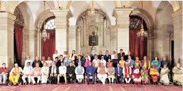  ?? PHOTO: PTI ?? President Ram Nath Kovind, PM Narendra Modi and other dignitarie­s in a group photograph with awardees at Padma Awards 2019 function at Rashtrapat­i Bhavan on Saturday