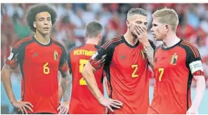  ?? FOTO: BRUNO FAHY/BELGA/DPA ?? Belgiens Axel Witsel (v.l.), Toby Alderweire­ld und Kevin De Bruyne reagierten nach der Niederlage enttäuscht und genervt.