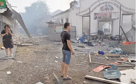  ?? AFP ?? un mercado destruido tras un ataque con cohetes en Sloviansk, Ucrania