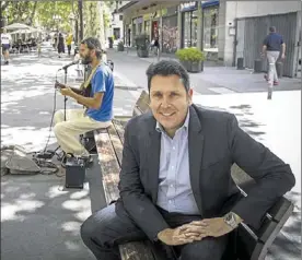  ?? CARLOS MONTAÑÉS ?? Mehdi Alaoui, a la rambla del Poblenou de Barcelona.
