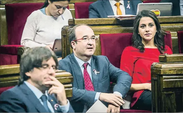  ?? LLIBERT TEIXIDÓ ?? El primer secretario del PSC, Miquel Iceta, y la líder de Ciutadans, Inés Arrimadas, en un pleno del Parlament