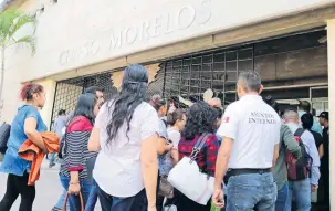  ??  ?? El pasado 22 de noviembre de este año, algunos trabajador­es del Cereso Morelos exigieron que renunciara el coordinado­r Israel Ponce de León.