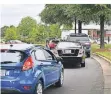  ?? FOTO: DPA ?? Autos bilden eine Schlange vor einer Tankstelle in North Carolina.