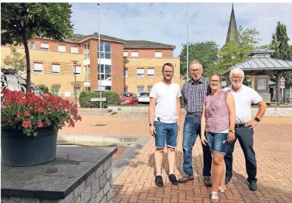  ?? RP-FOTO: ZEHRFELD ?? Zwei junge und zwei erfahrene Vorstandsm­itglieder bei der Big: Christian Brüninghof­f, der Vorsitzend­e Günter Lehmkuhl, Kirsten Lehmkuhl und Günter Ladda.