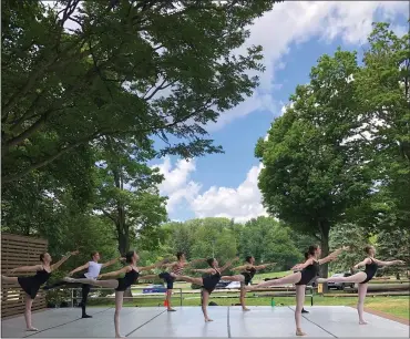  ?? SUBMITTED PHOTO ?? Arabesque class is held outdoors.