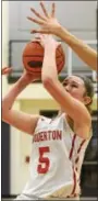  ?? BOB RAINES — DIGITAL FIRST MEDIA ?? Souderton’s Megan Bealer goes up for a shot against CB South’s Alexa Brodie and Haley Meinel.