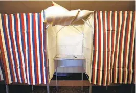  ?? ELISE AMENDOLA AP FILE ?? A booth is ready for a voter at City Hall in Cambridge, Mass. The U.S. is warning that Russia appears to be sowing doubts about the reliabilit­y of elections.