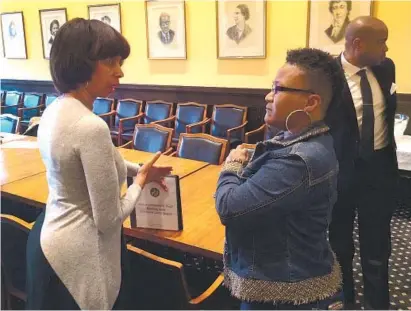  ?? DOUG DONOVAN/BALTIMORE SUN ?? Mayor Catherine E. Pugh, left, meets with Baltimore Ceasefire organizer Erricka Bridgeford, the head of one of about 55 community and nonprofit groups that have agreed to work with the mayor on solutions to violence in the city.