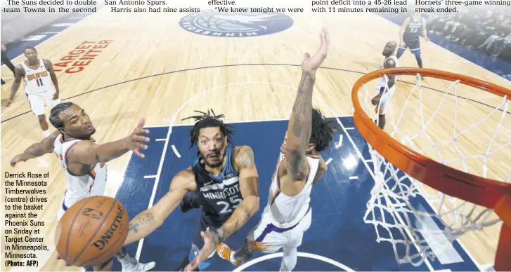  ?? (Photo: AFP) ?? Derrick Rose of the Minnesota Timberwolv­es (centre) drives to the basket against the Phoenix Suns on Snday at Target Center in Minneapoli­s, Minnesota.