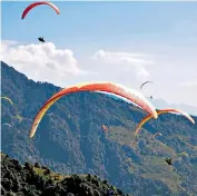  ?? ?? i Up in the air: the 2015 Paraglidin­g World Cup put Bir on the map as a prime venue for the sport