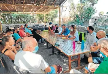  ?? E.S. ?? Reunión con los afectados por el proyecto de las rotondas.