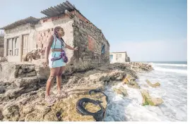  ?? ?? Kelly Mendoza shows her house affected by sea level rise in Tierra Bomba Island, Cartagena, Colombia.