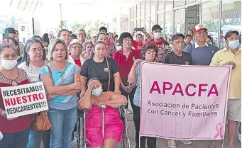  ?? ?? Pacientes oncológico­s gastan millones de guaraníes al mes para recibir atención en el Incan.