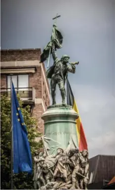  ?? FOTO SVEN DILLEN ?? In 1898 kreeg Belgisch-Limburg er een nationaal symbool van formaat bij. De herdenking van 100 jaar Boerenkrij­g en de onthulling van het monument in Hasselt werden opgeluiste­rd met een groot Vlaams en Belgisch feest. Een oproep in het Algemeen Belang van augustus 1898 spreekt boekdelen: ‘Naar Hasselt! ’t Is nog zoo lang niet geleden. Slechts honderd jaren. Onze grootouder­s hebben dien tijd nog beleefd.’ In de Nederlands-Limburgse pers leefde het thema amper.