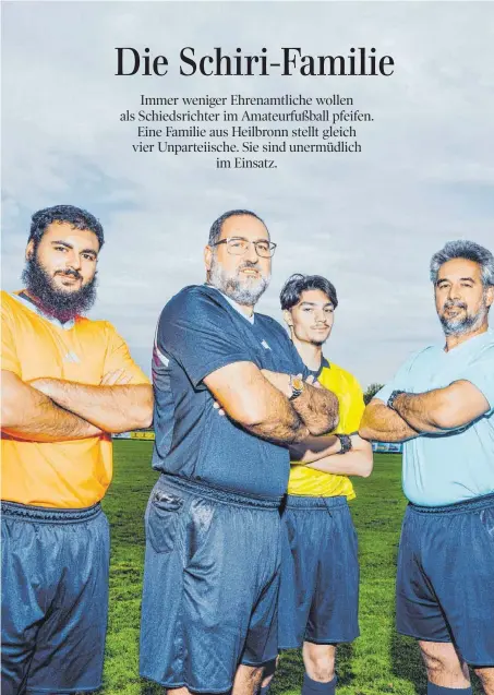  ?? FOTOS: JASPER WALTER BASTIAN ?? Leidenscha­ft: Hasan-Fazli Kocak leitete im vergangene­n Jahr 170 Spiele (2. v. li.) im württember­gischen Amateurfuß­ball. Sein Bruder Ozan (4. v. li.) ist ebenfalls seit Jahren als Schiri aktiv, sein Sohn Altay (li.) auch. Kürzlich kam sogar Neffe Oguzhan (3. v. li.) hinzu, der im Februar 2023 seine ersten Partien leitete.