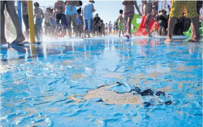  ?? rodrigo néspolo ?? En el Parque de los Niños, el sector de juegos de agua ya está deteriorad­o