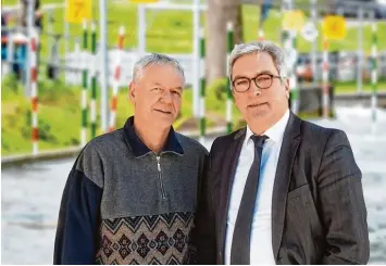  ??  ?? Claudius Wiedemann (links) und Hans Peter Pleitner hoffen, dass Augsburg den Zuschlag für die Weltmeiste­rschaft 2022 be kommt.