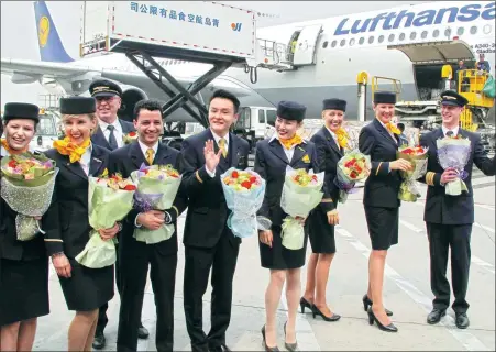  ?? HU QING / CHINA DAILY ?? Crew members pose for a photo as Lufthansa’s first direct flight from Frankfurt to Qingdao arrives at the airport on March 29, 2016.