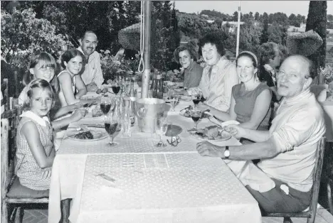  ??  ?? Julia Child, third from right, and Paul Child, right, with a teenage Alex Prud’homme, fourth from right, at lunch in Saint-Paul-de-Vence, France, in 1976.