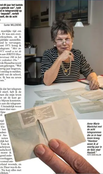  ?? FOTO SVEN DILLEN ?? Anne-Marie Maréchal met de acht telegramme­n die ze in haar leven kreeg. “Hierdoor woon ik al veertig jaar in de fijne stad Hasselt.”