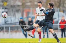  ?? FOTO: STROHMAIER ?? Krisztian Levai (l.) und der SV Burgrieden haben Spitzenrei­ter Wain zu Gast.