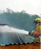  ?? ARCHIVO ?? Tres unidades de Bomberos atendieron el fuego en el cantón de Talamanca.