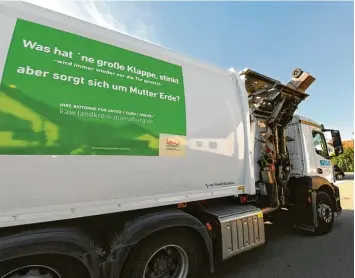  ?? Foto: Bernhard Weizenegge­r ?? Damit mehr Bürger im Landkreis Günzburg sich eine braune Tonne zulegen, hat der Abfallwirt­schaftsbet­rieb eine große Werbe kampagne gestartet. Die Köpfe der Werbeagent­ur Vogele haben humorvoll getextet.