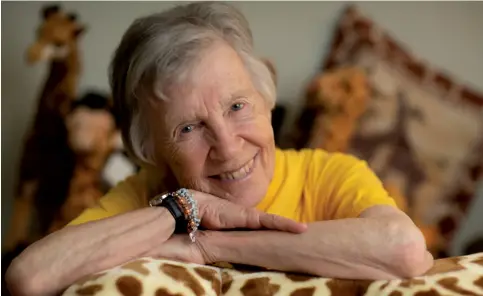  ??  ?? Innis Dagg at home in Waterloo, Ont.,
(above), studying South Africa’s giraffes from her car in 1956 (opposite) and visiting Chicago’s Brookfield Zoo in 2015, where she first saw giraffes as a child (previous page).