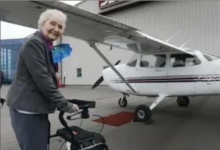  ?? JOHN RENNISON, THE HAMILTON SPECTATOR ?? Ruby Denyer, 95, had her wish to fly over her beloved Hamilton fulfilled. Scared? “Not a bit,” she said.