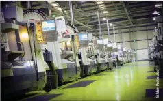  ??  ?? Protolabs-Fertigungs­anlage in Telford, UK, mit CNC-Maschinen.