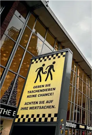  ??  ?? A sign warns against pickpocket­s in front of Hauptbahnh­of railway station in Cologne, Germany. Don’t carry valuables in dangerous or crowded places.