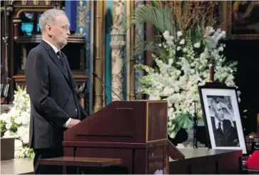  ?? PHOTOS: PAUL CHIASSON/THE CANADIAN PRESS ?? Former prime minister Jean Chrétien pays tribute to prolific businessma­n Paul Desmarais during a ceremony Tuesday in Montreal. Desmarais, founder and chairman of Power Corporatio­n, died on October 8 at the age of 86.