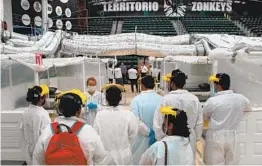  ?? ALEXANDRA MENDOZA U-T ?? Medical personnel from Doctors Without Borders will help staff the temporary hospital in the Zonkeys arena, relieving pressure on Tijuana’s public hospitals.