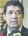  ??  ?? El vicepresid­ente Hugo Velázquez deslindó su participac­ión en el proyecto de ley garrote de Abdo, diciendo que no leyó aún.