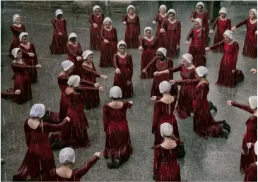  ??  ?? The handmaids’ costume indicates their role in Gilead: to bear children for the commanders