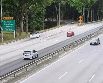  ??  ?? Valued asset: Vehicles at a PLUS highway near Bangi. Shahril Ridza had been reported as saying that Khazanah was not interested in selling PLUS Expressway­s despite the various offers that have been received.