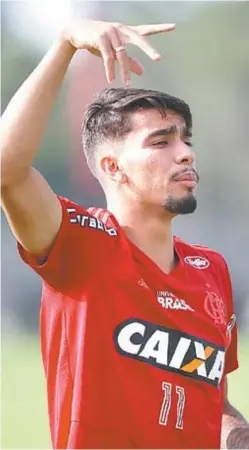  ??  ?? Lucas Paquetá: regularida­de no meio-campo do Flamengo