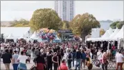  ?? (Photos DR) ?? La nocturne de vendredi prochain sera l’un des clous de la Foire de Marseille, au sein de laquelle ateliers, animations et autres découverts de produits phares attirent toujours autant de monde.