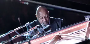  ??  ?? Leggenda Kenny Barron, uno dei nomi più attesi del Padova Jazz Festival: il pianista si esibirà il 14 novembre